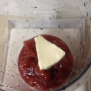 樱桃酸奶冰棍～简单又美味的做法 步骤3