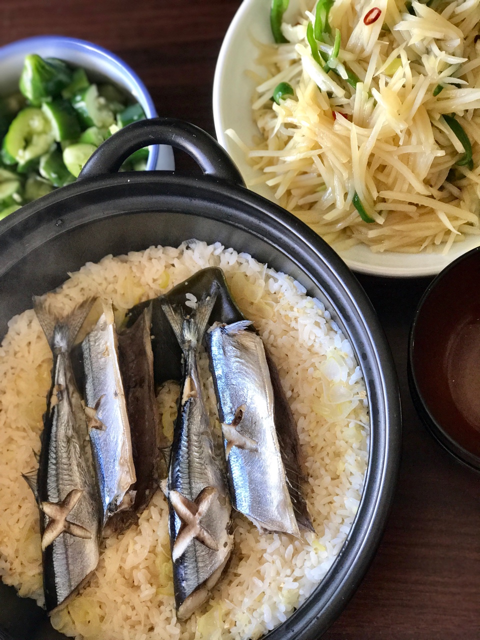 砂锅秋刀鱼饭的做法
