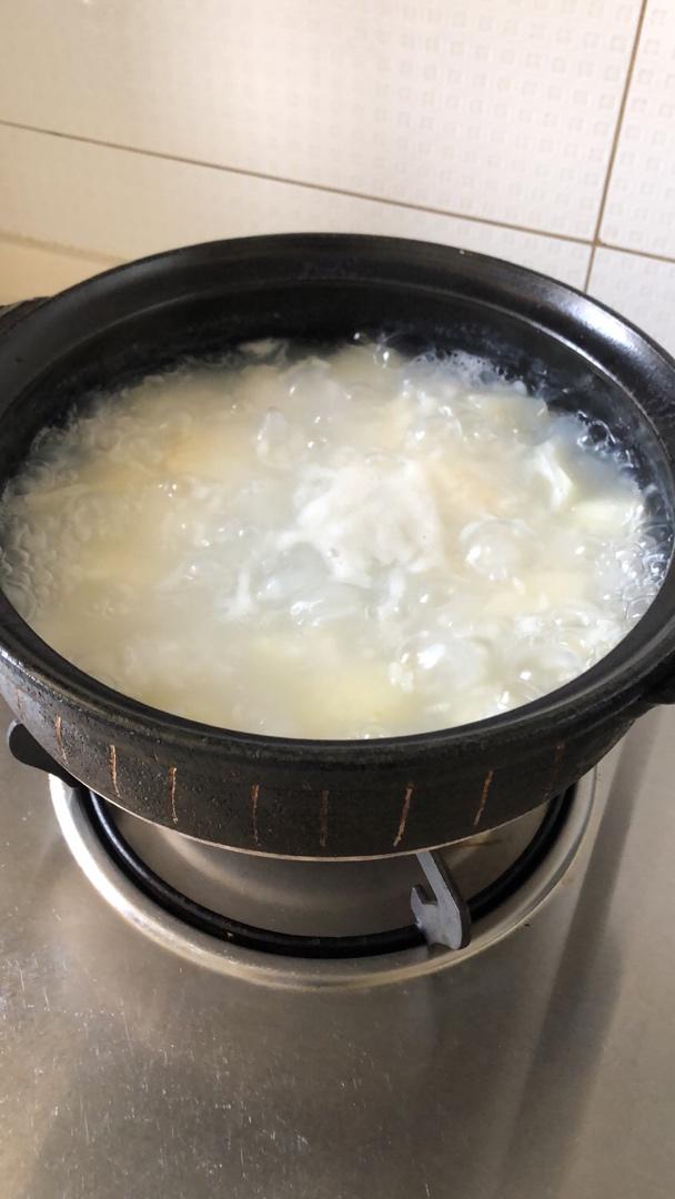 百合糯米雪梨粥