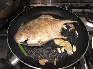 【干煎红烧金鲳鱼】家常菜做出饭店的味道|年菜都合适的做法 步骤6