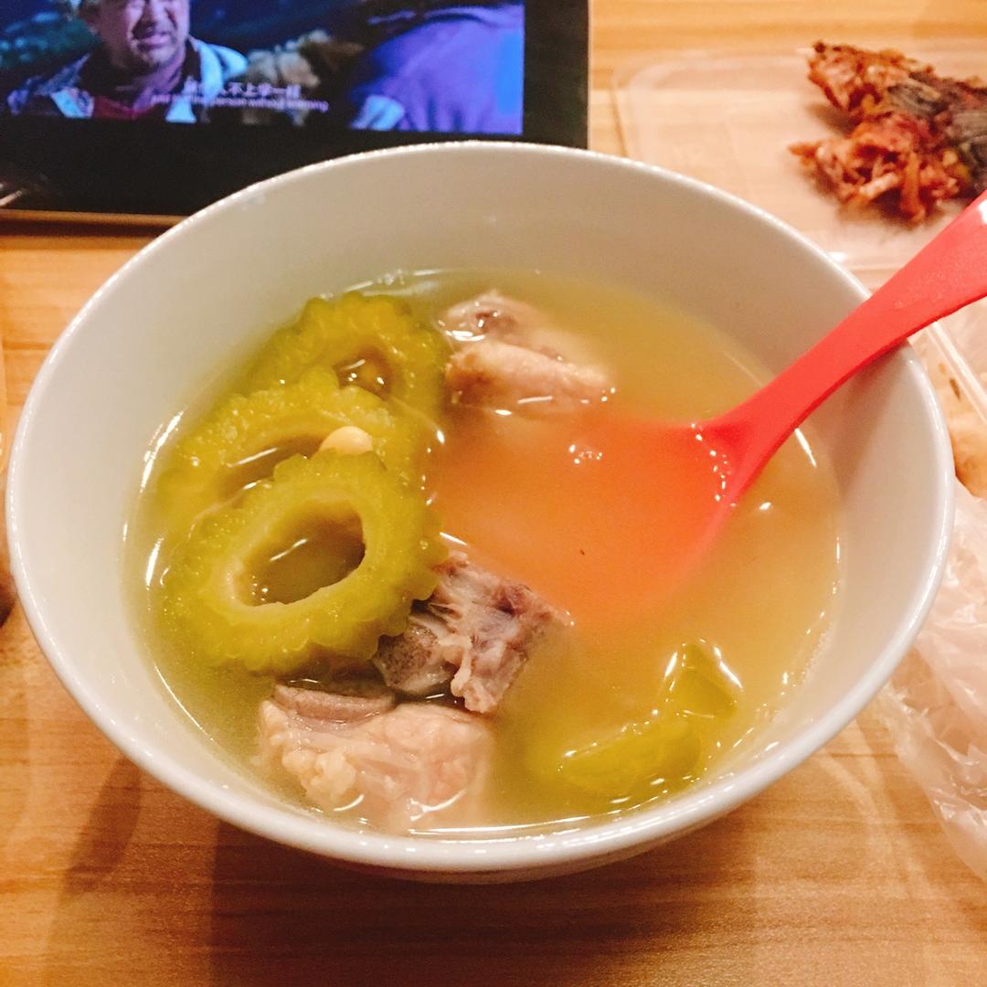 猪骨黄豆苦瓜汤