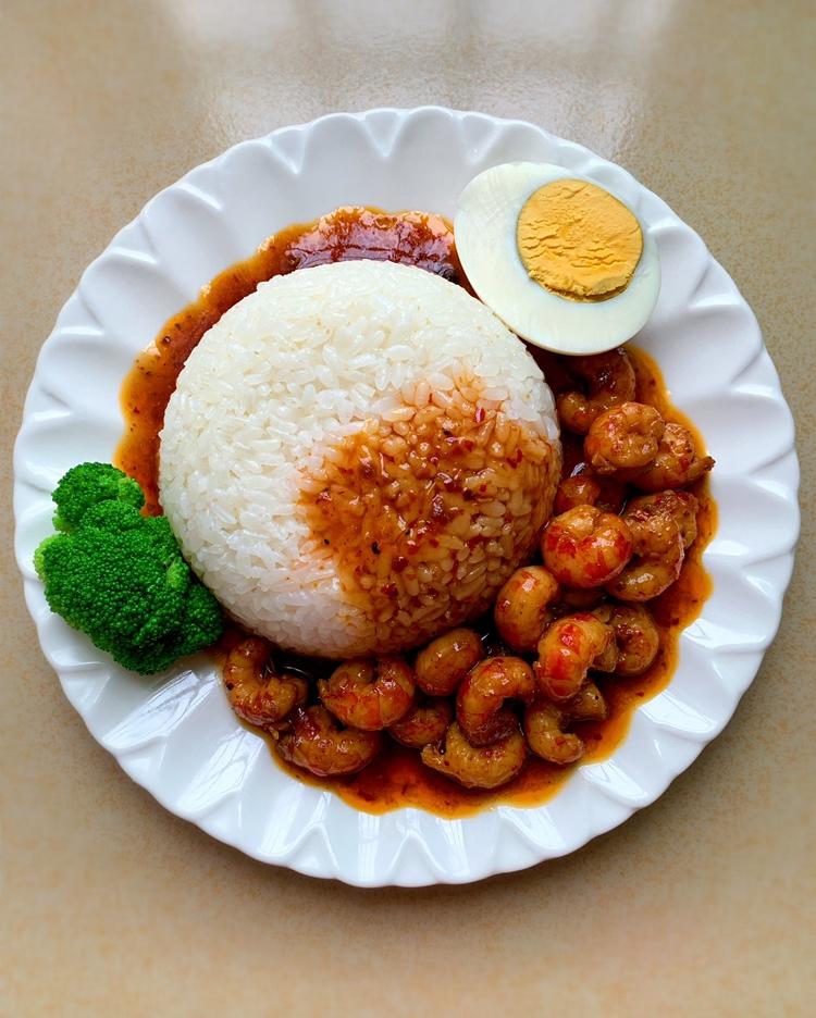 美食每刻pyr做的堂妈小厨——小龙虾盖饭