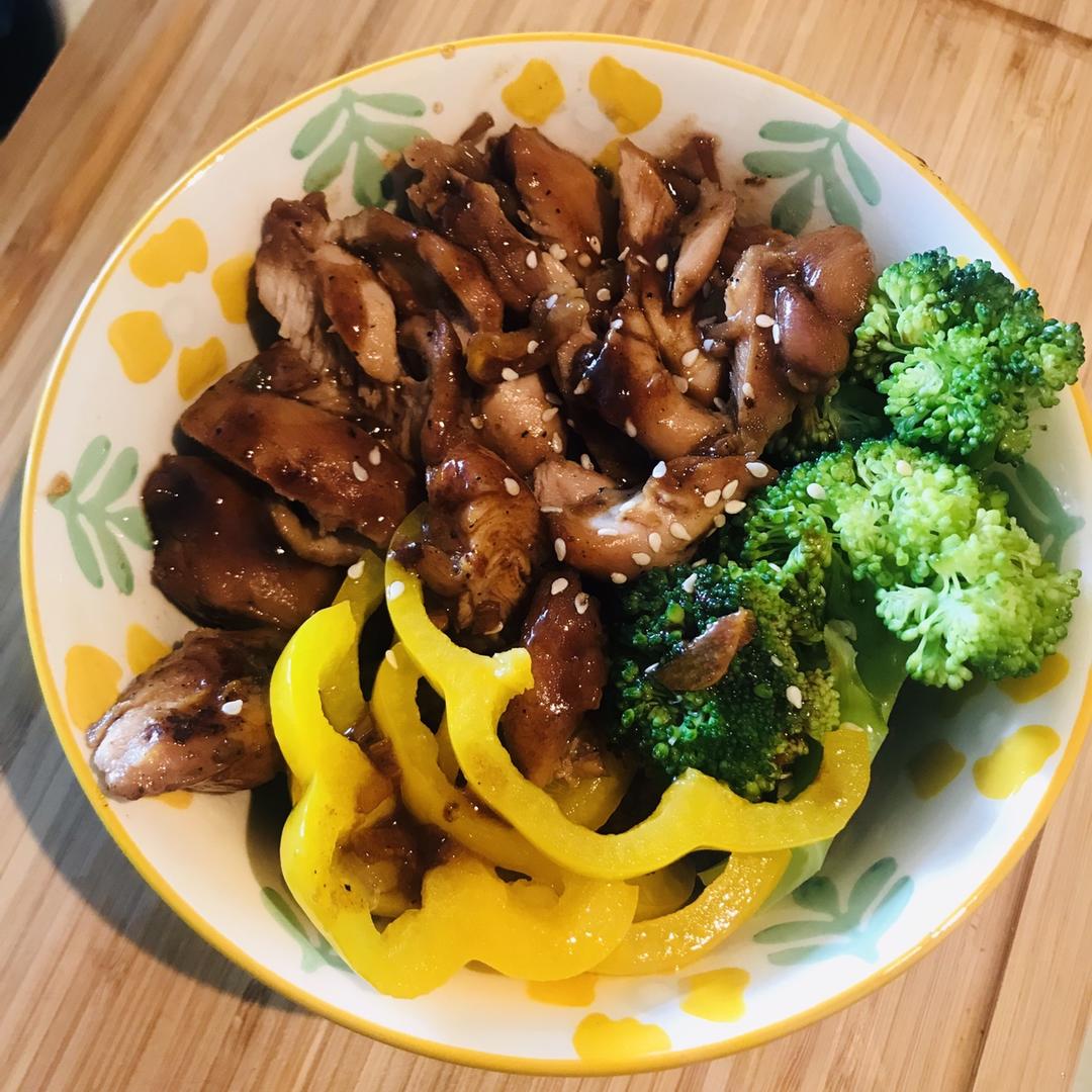 【黑椒鸡腿饭】