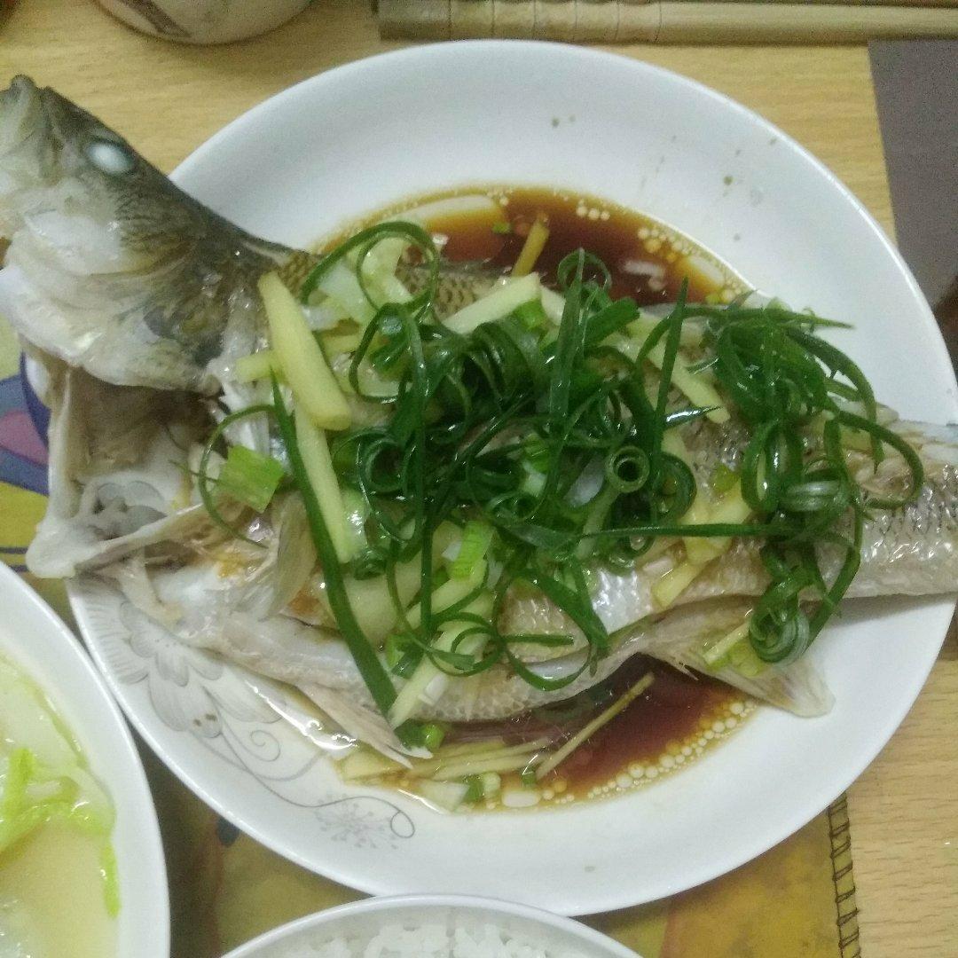 蒸鲈鱼