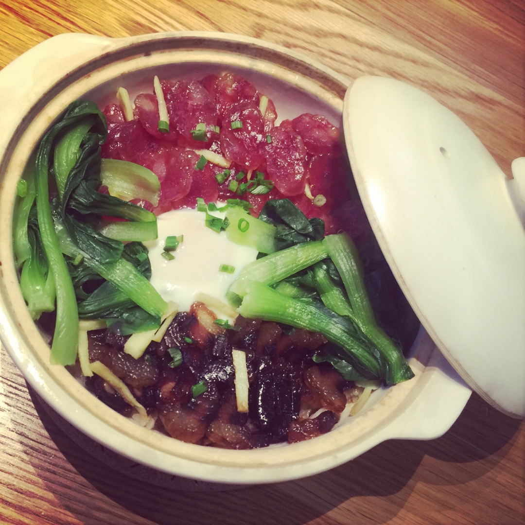 广式腊味煲仔饭