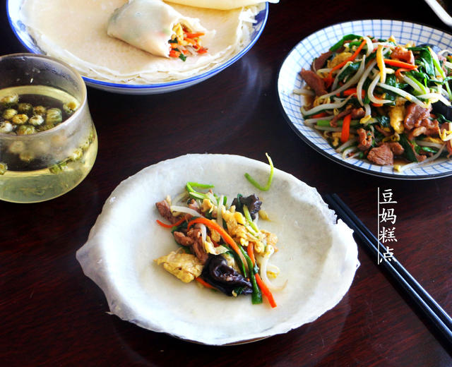 手不粘面做春饼,8岁的女儿一学就会了,信不信我一次能吃10个的做法