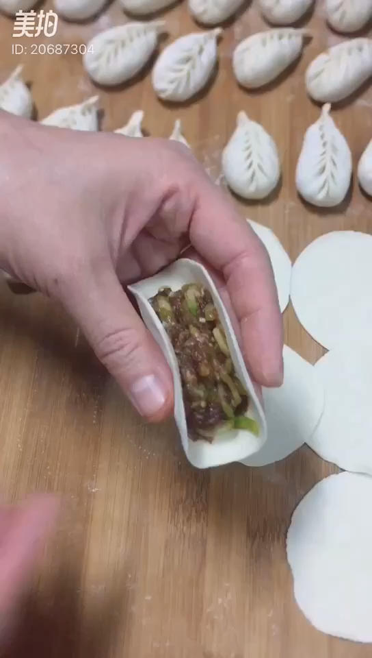 我很家常做的柳叶饺子包法视频版