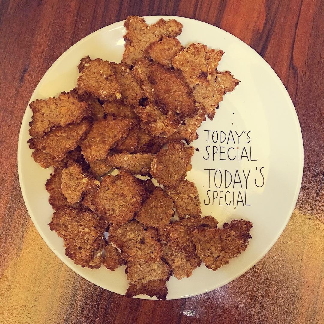 核桃蜂蜜燕麦不规则饼干