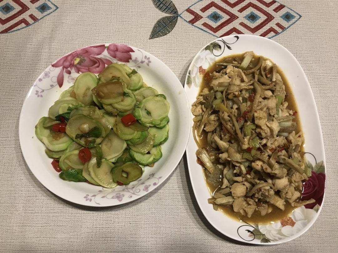 茶树菇炒鸡柳