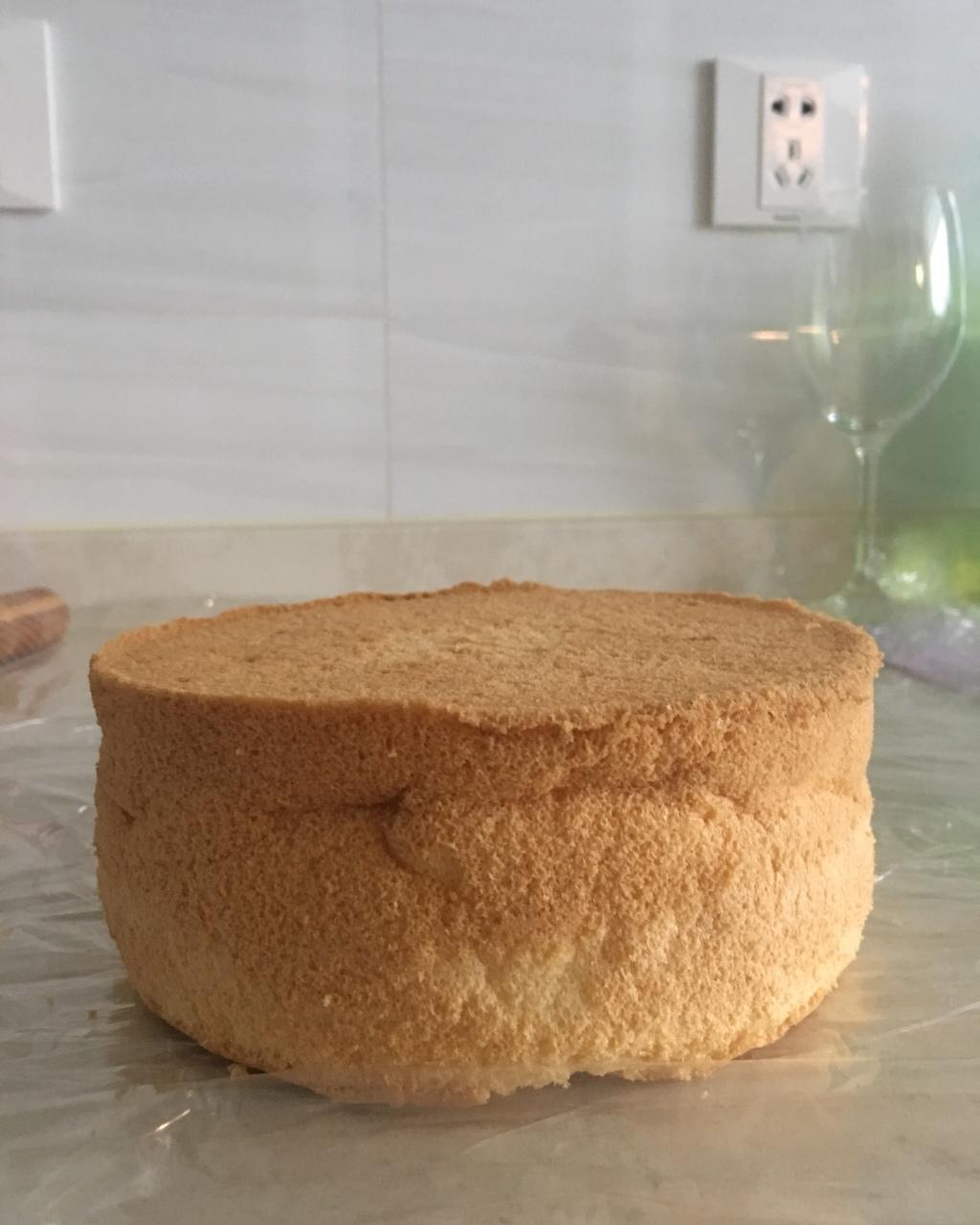 超简单完美戚风蛋糕（6寸2蛋）附打发、翻拌、脱模视频