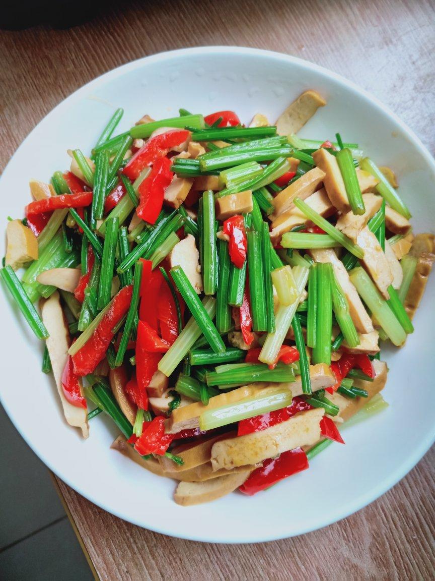 素菜：芹菜炒豆腐干