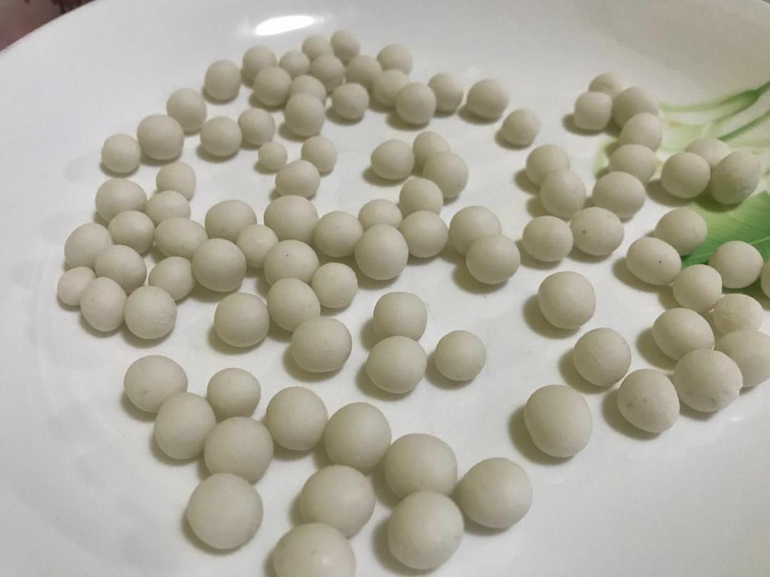 如何快速搓小汤圆且汤圆堆放在一起相互之间不粘连？