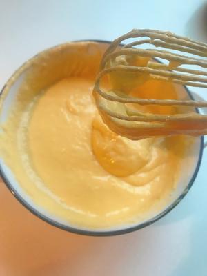 芒果酸奶鸡蛋饼的做法 步骤2