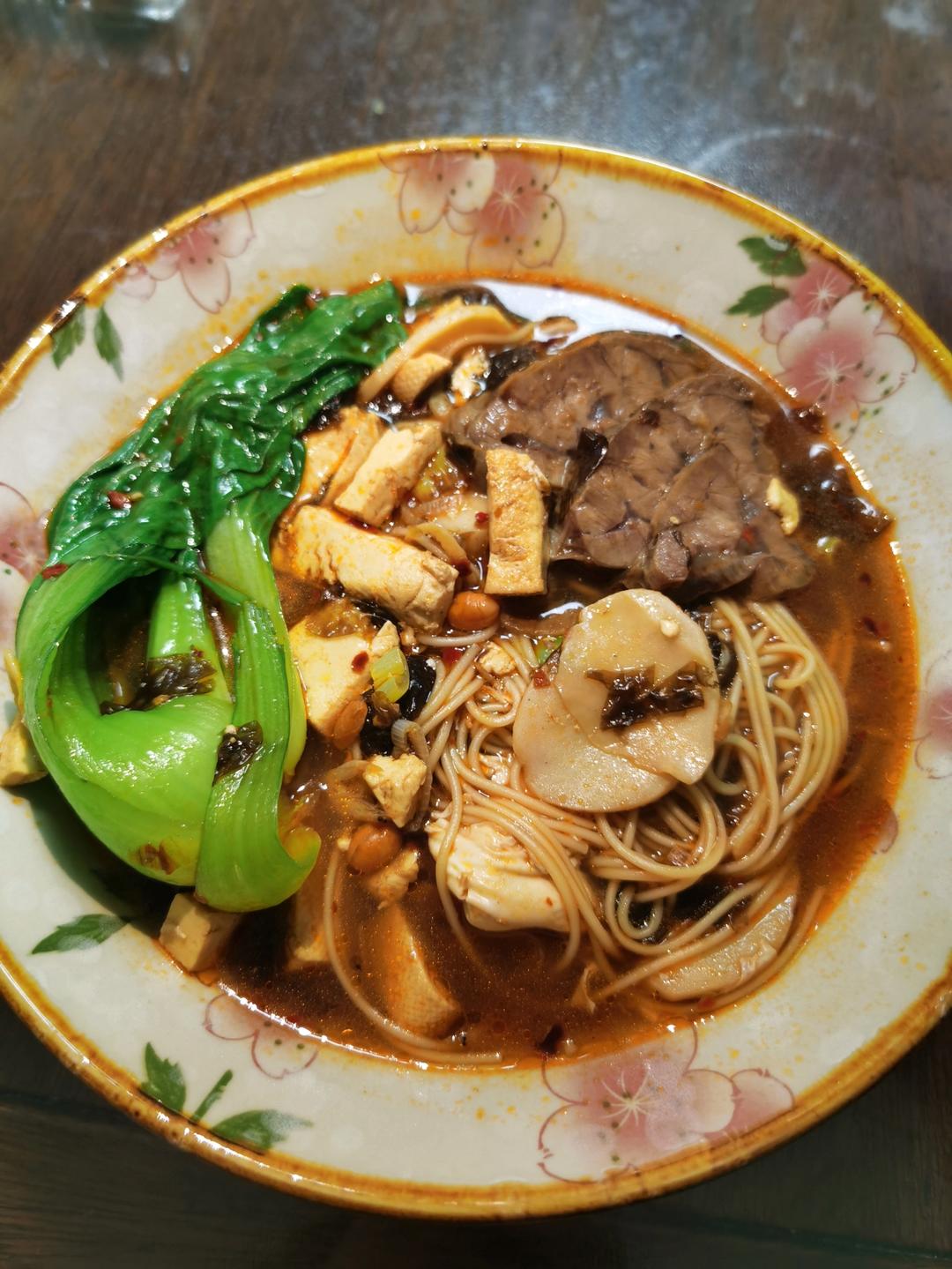 酸汤面（普通挂面也可以做出家的味道）