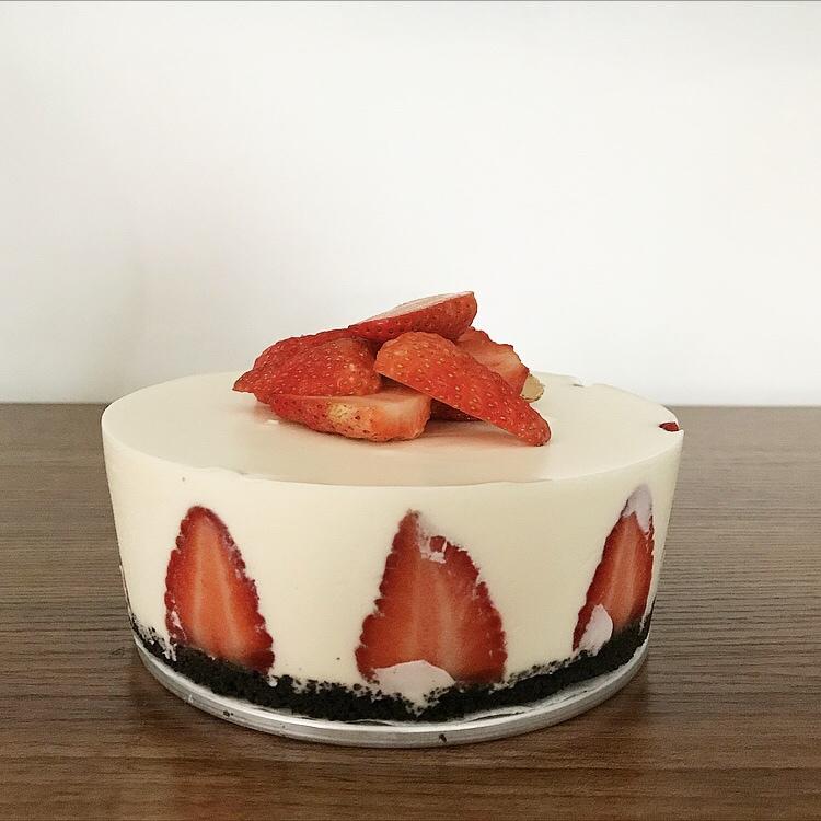 奥利奥草莓酸奶慕斯蛋糕（6寸）