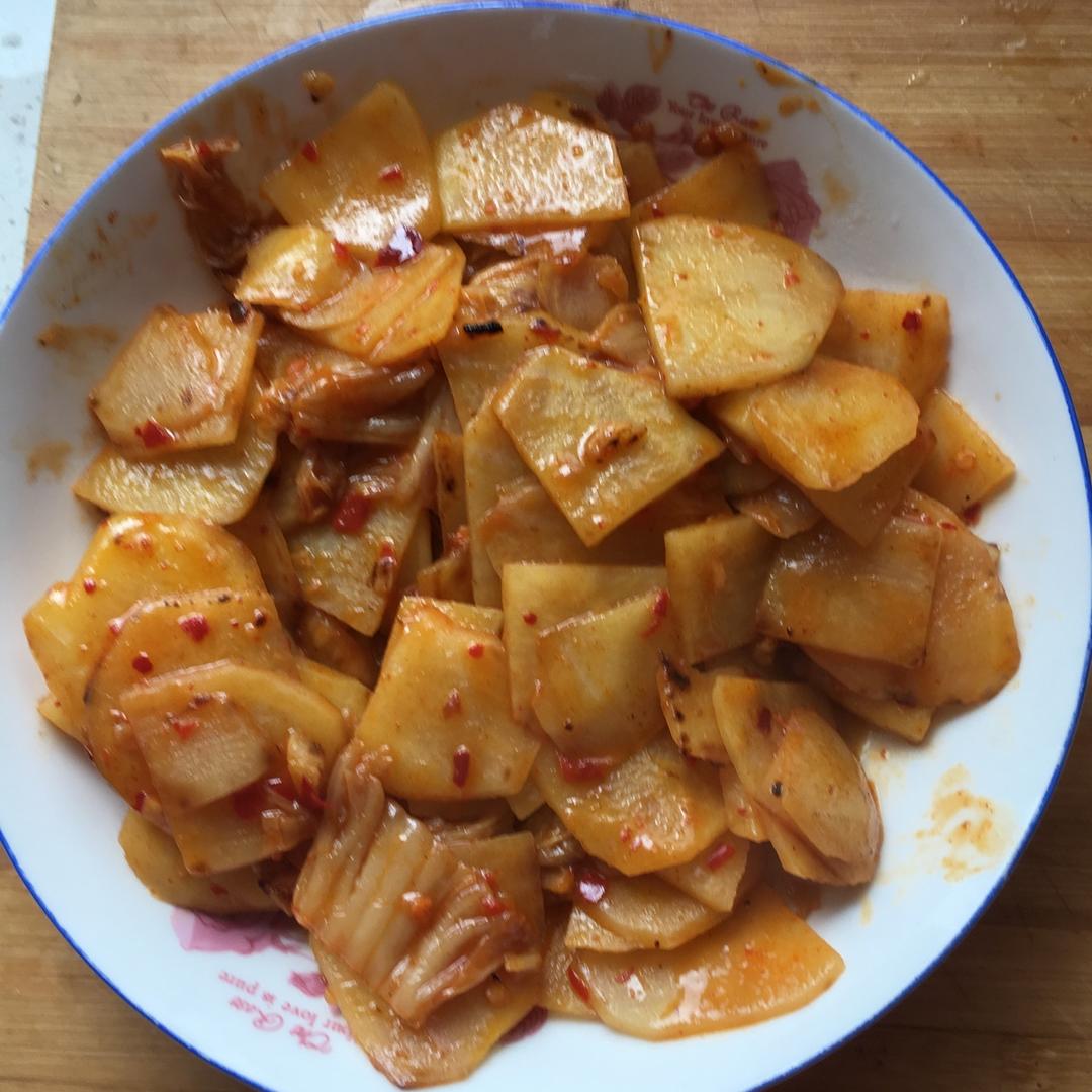 辣白菜炒土豆片