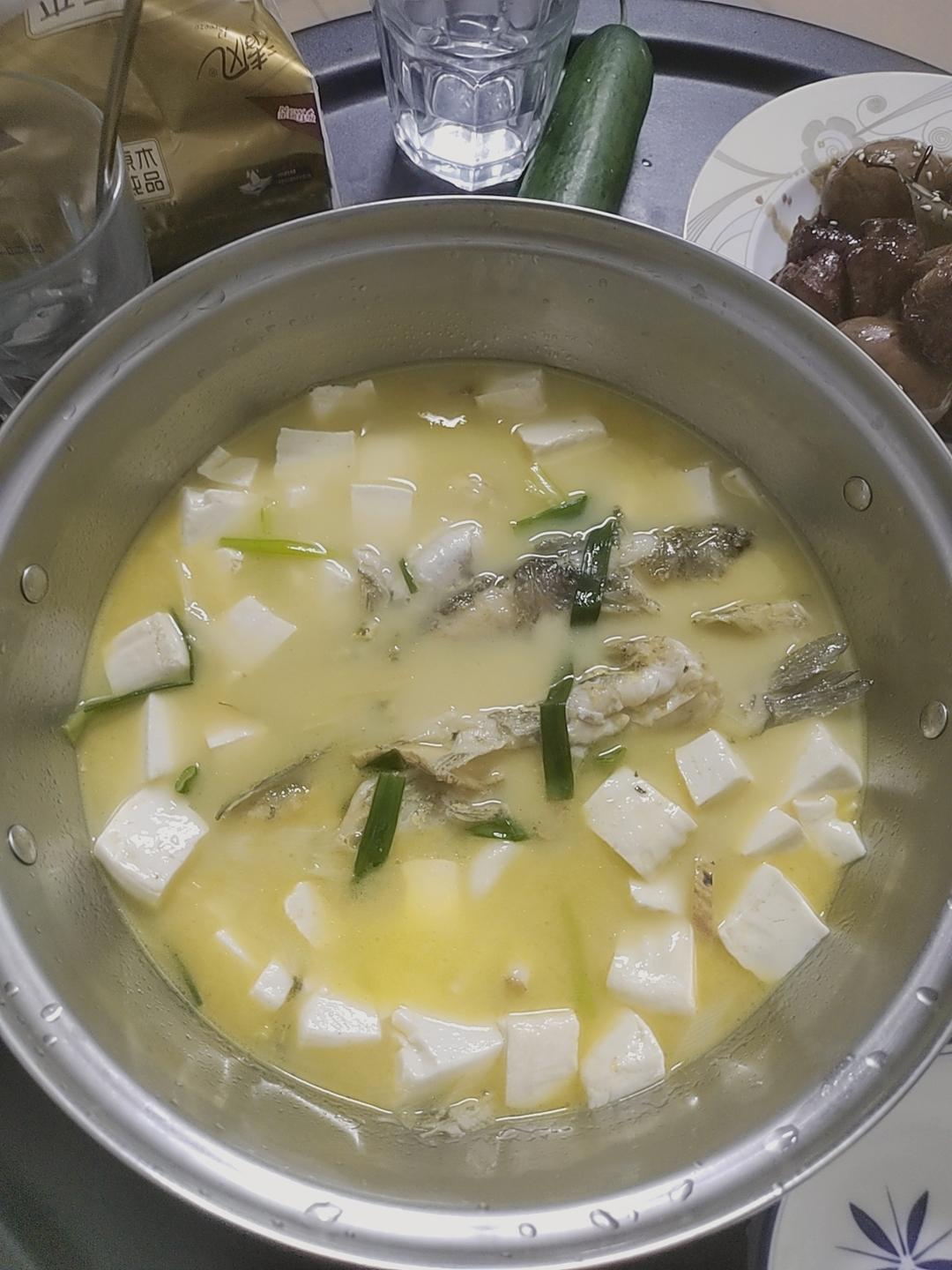 昂刺鱼豆腐汤（黄辣丁）