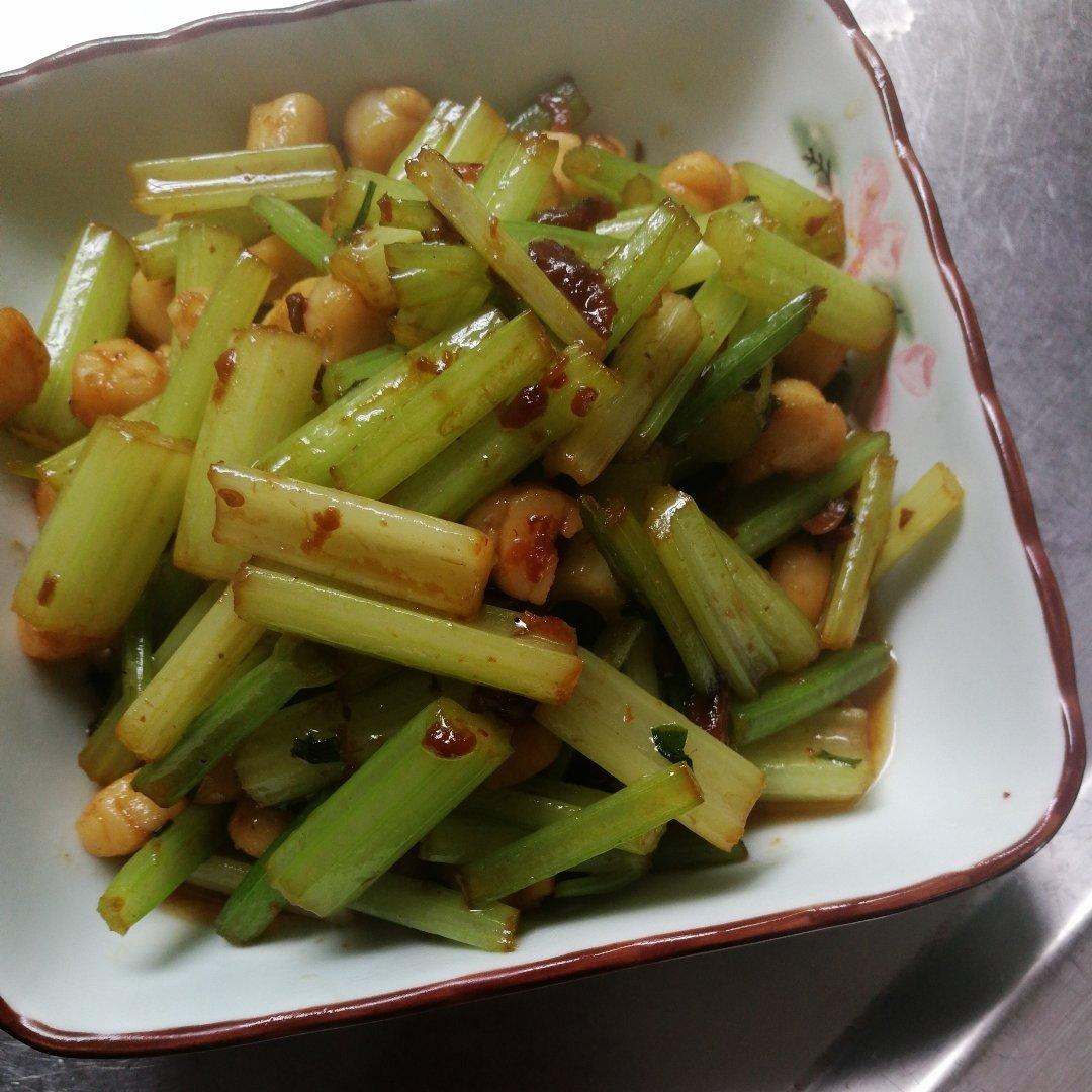 扇贝丁炒芹菜