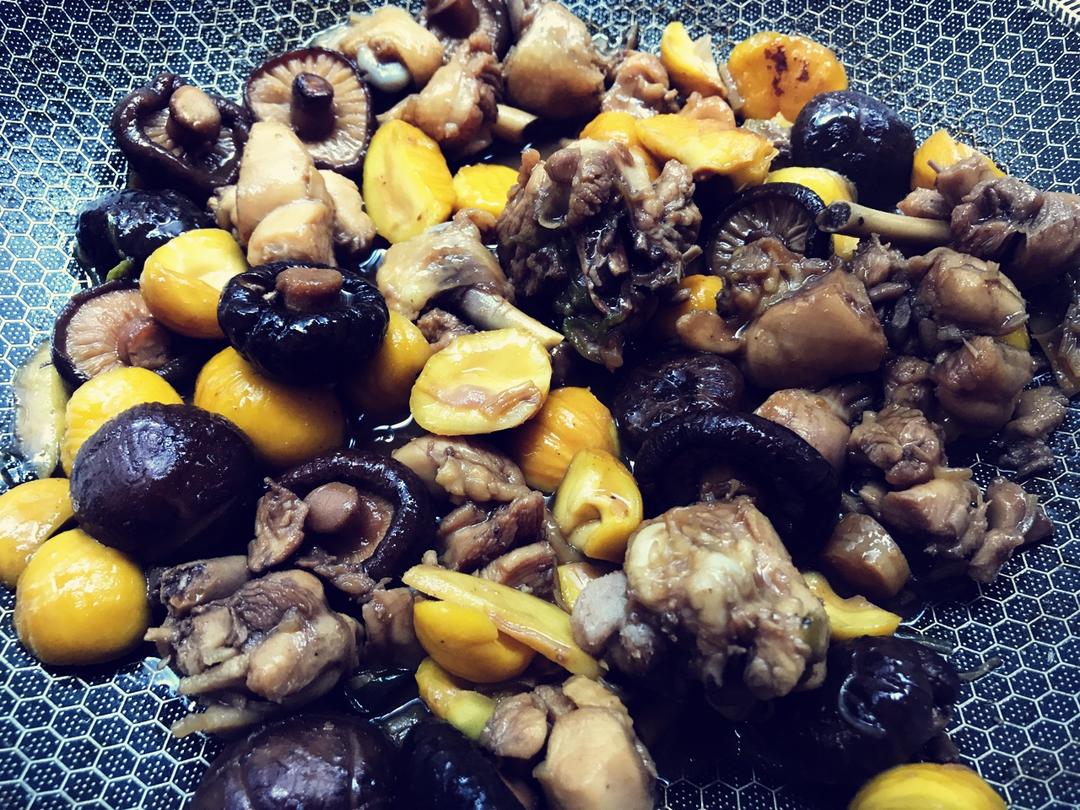 栗子焖鸡￨汁浓味郁、软糯入味