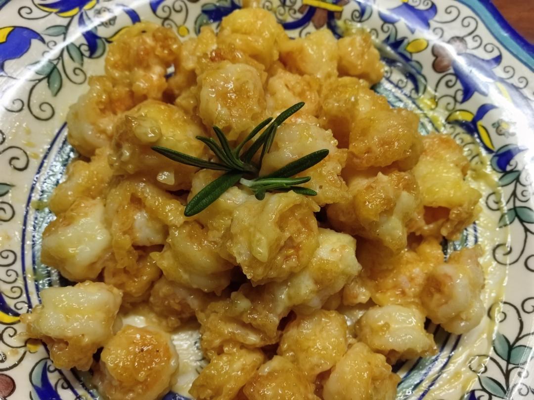 可进宴客常备菜的简单又大牌的芥味凤梨虾球