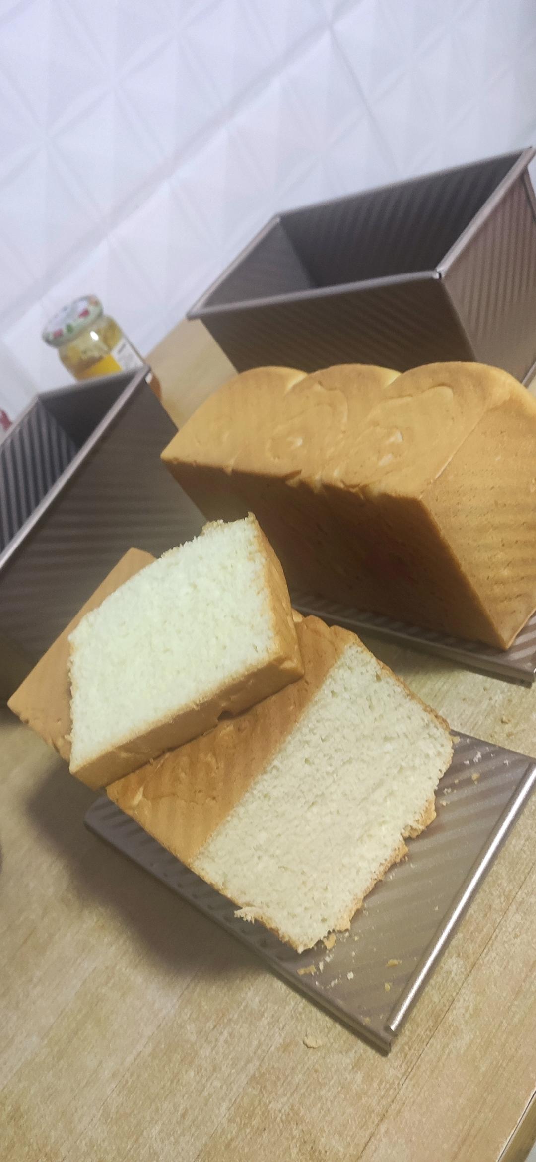 做一次就成功的牛奶吐司面包（手和面揉出手套膜）最后附全麦吐司