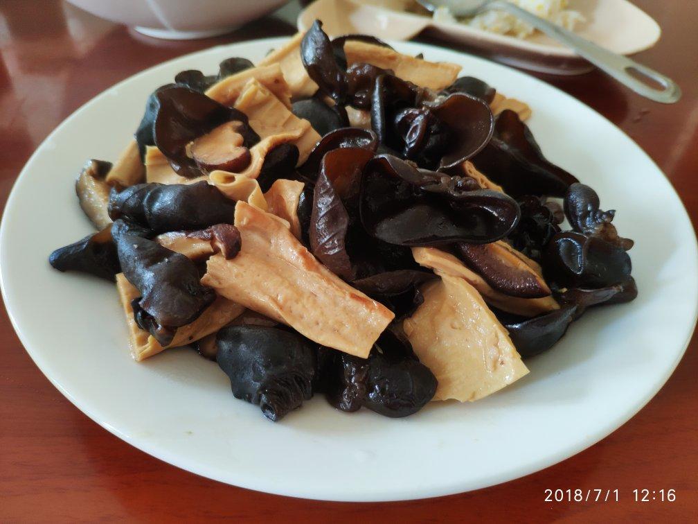 黑木耳炒腐竹
