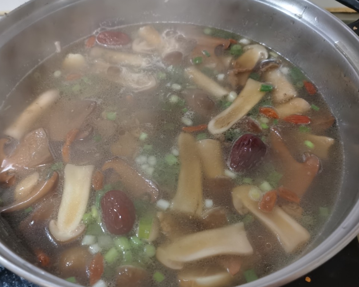 菌汤火锅汤底的做法