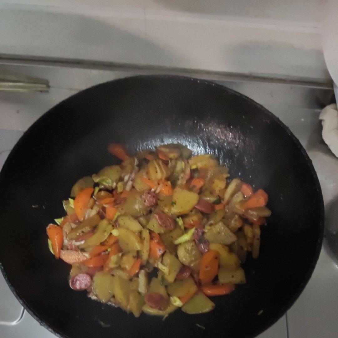 快手菜 | 腊肠炒胡萝卜土豆