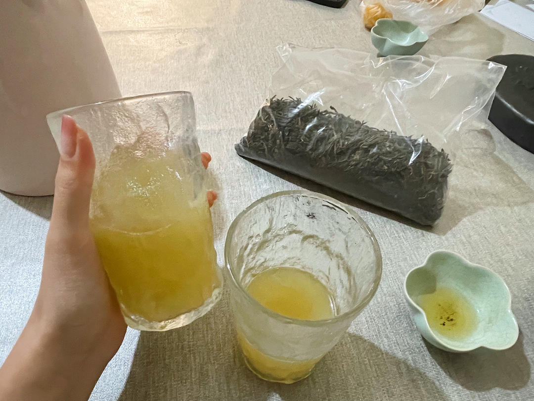 爆红潮汕油柑茶（奈雪霸气玉油柑）