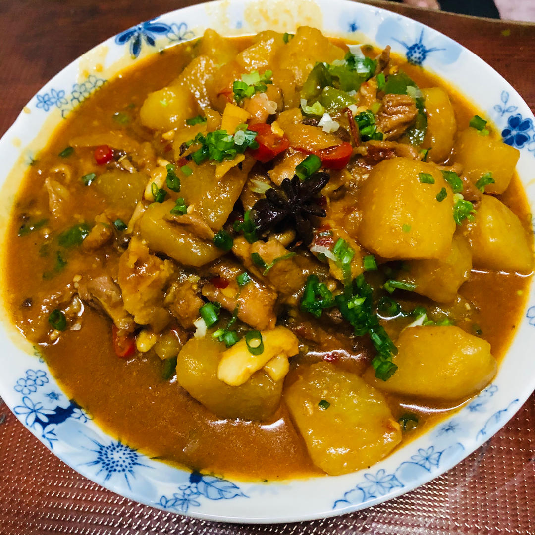 鸡腿炖土豆