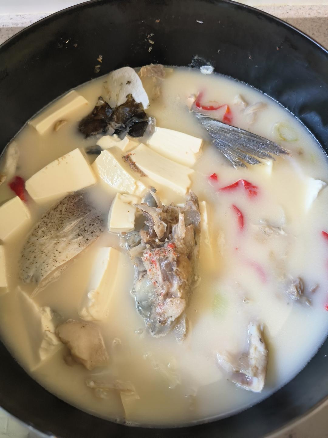 鱼头豆腐汤（白如牛奶）