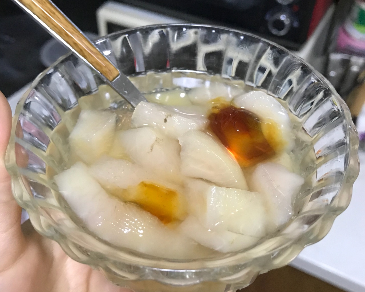 桃胶梨汤的做法 步骤5