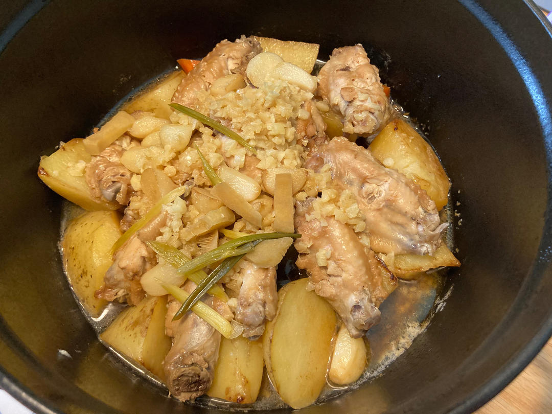 北鼎铸铁锅食谱｜焖蒜香鸡翅