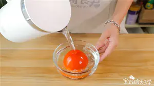 番茄鸡蛋蝴蝶面 宝宝辅食天天学的做法 步骤1