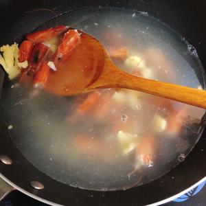 快手虾滑粉丝煲/鲜美海鲜煲的做法 步骤2