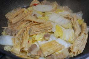 白菜腐竹煲的做法 步骤11