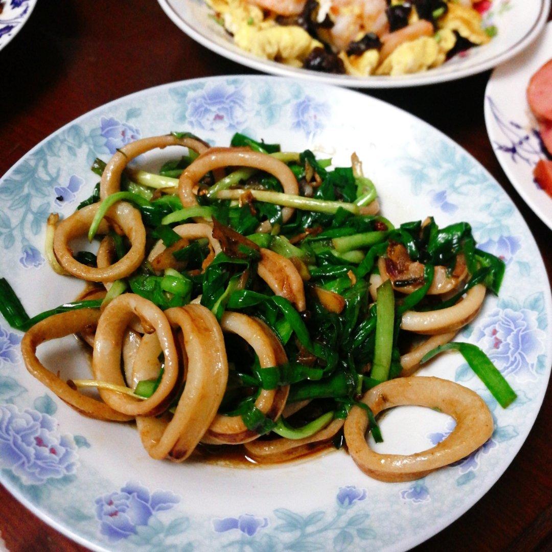 韭菜炒鱿鱼圈