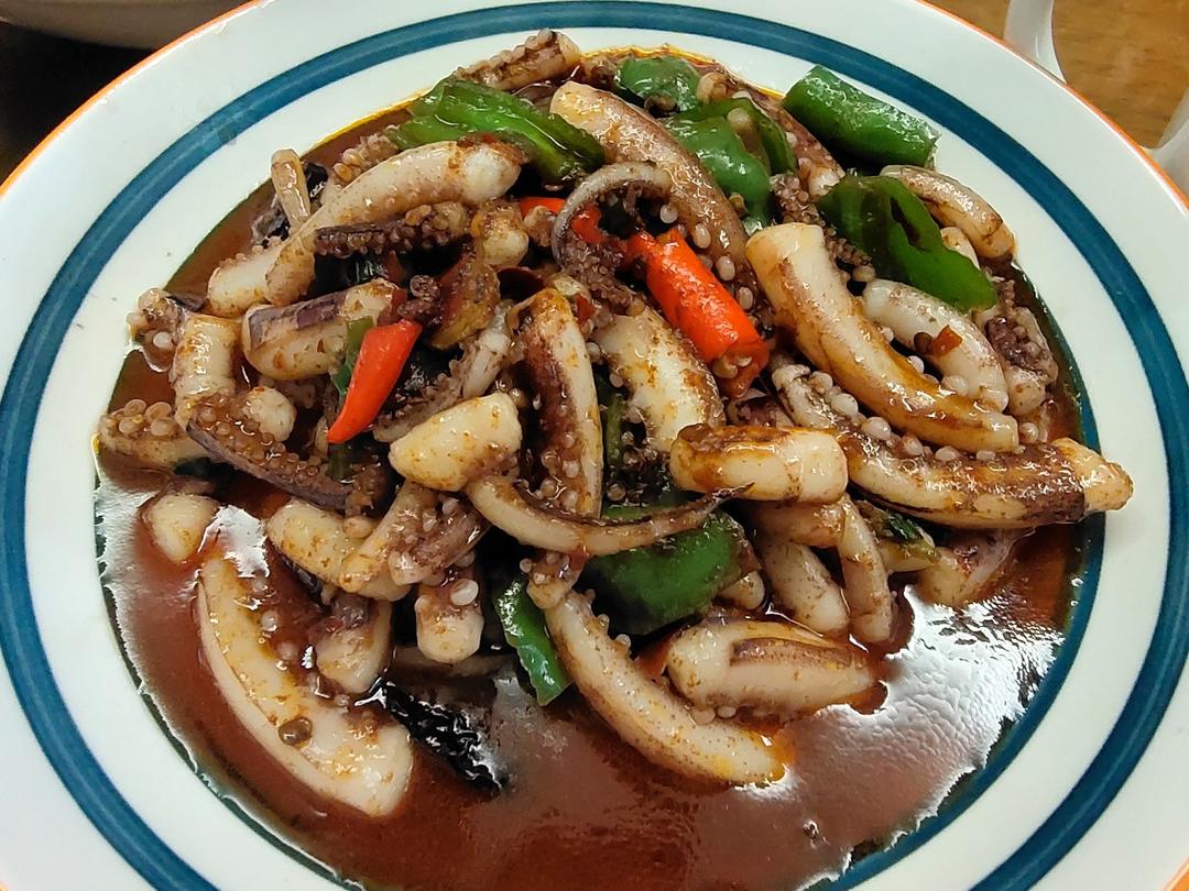 爆炒鱿鱼须，加上这一步，可以与铁板鱿鱼媲美