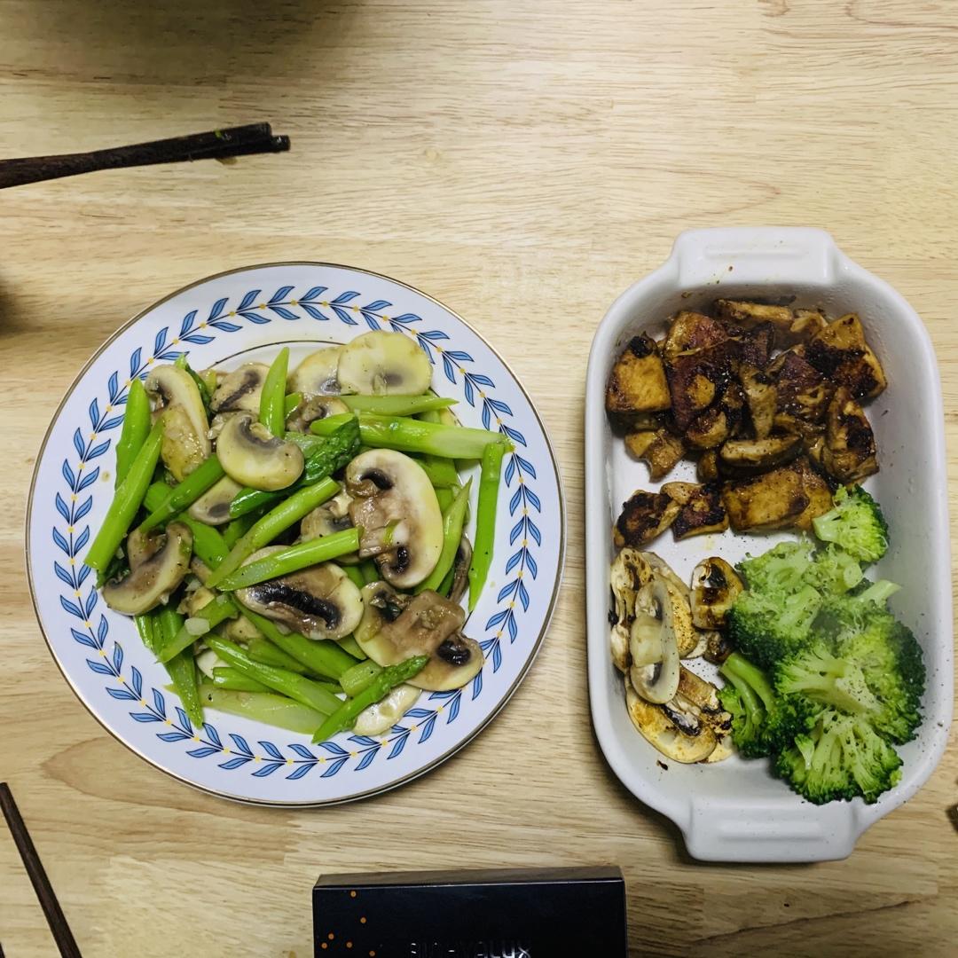 芦笋炒口菇，美味又健康