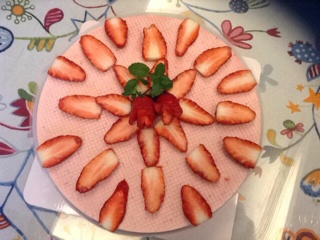 草莓戚风生日蛋糕