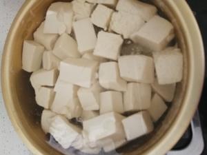 蛋黄炖豆腐的做法 步骤2