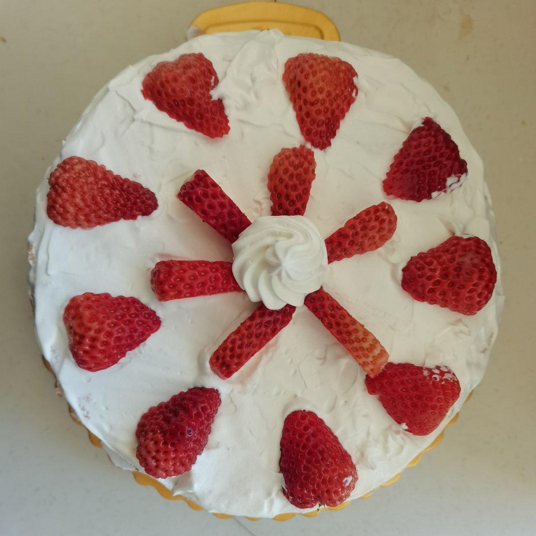 自制草莓奶油蛋糕，奶油 草莓 八寸戚风简直绝配🍓🍓