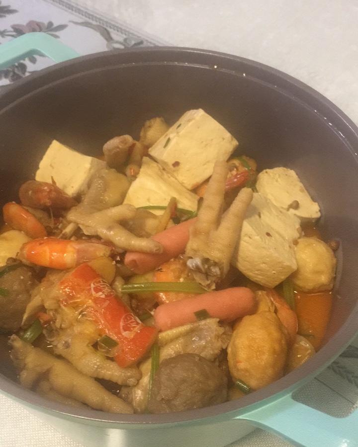 超简单的明虾鸡爪煲