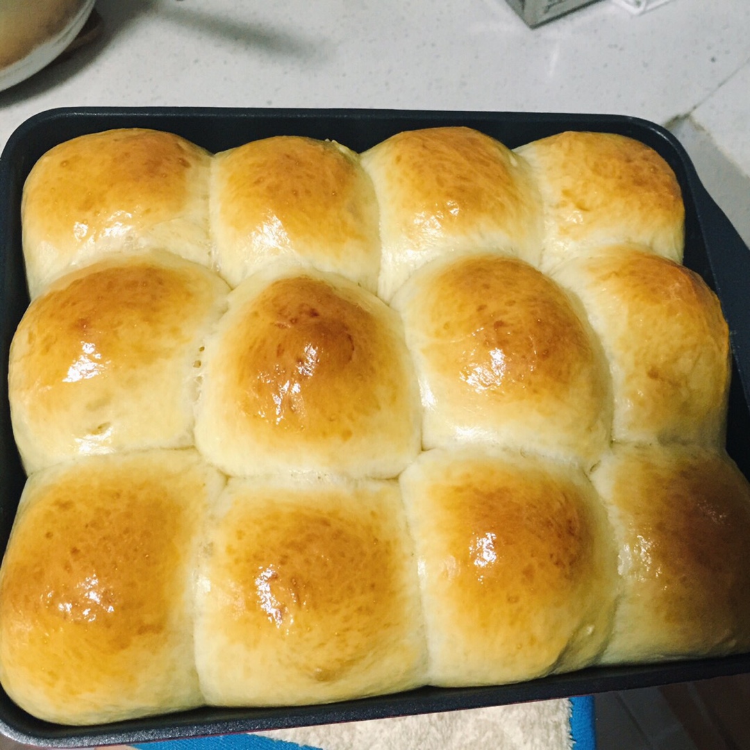 大人小孩都爱不释口的【蜂蜜牛奶小餐包】