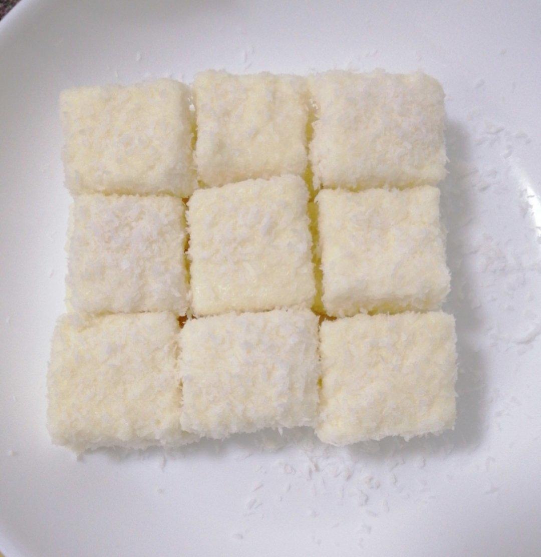 【视频】85度C 椰蓉牛奶小方～不用烤箱的夏日甜点