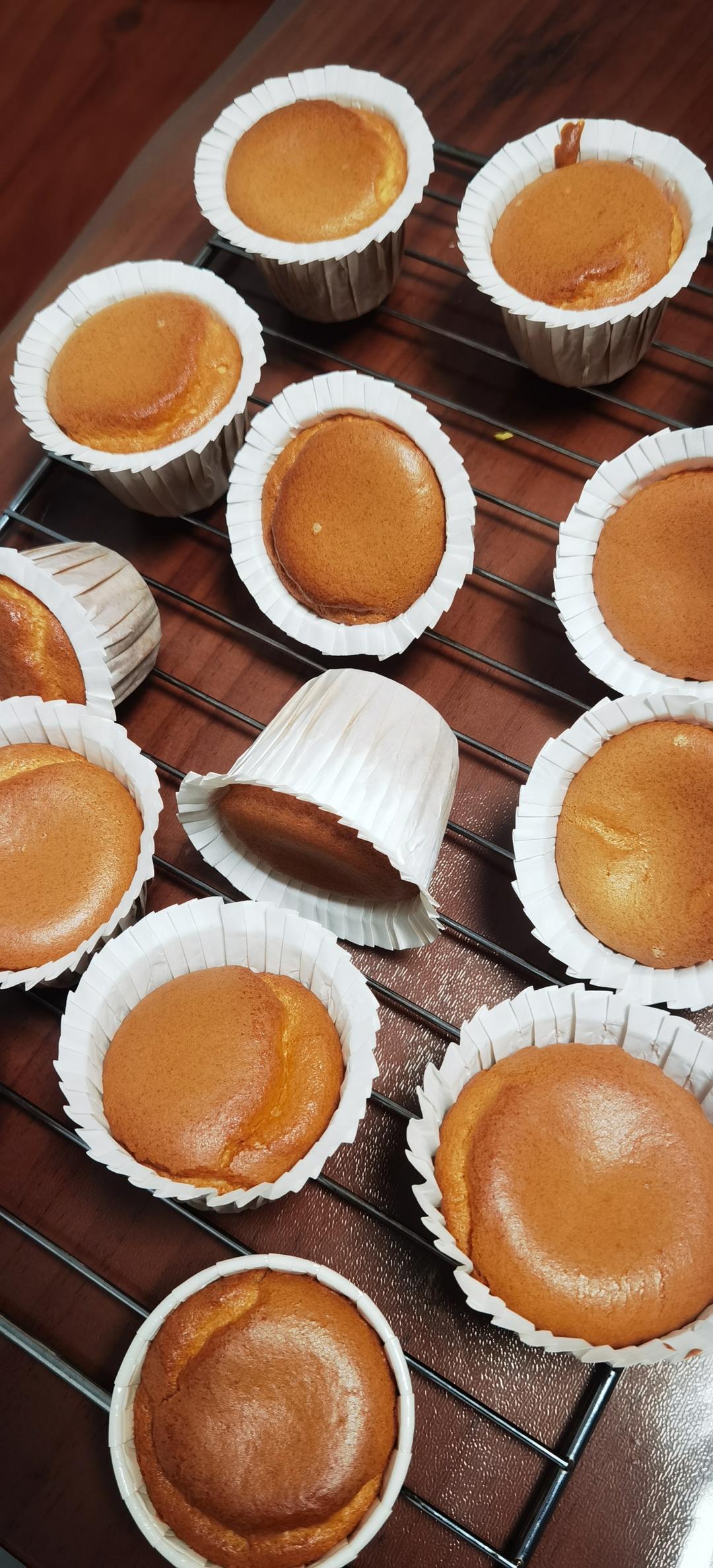 戚风杯子蛋糕的两份笔记