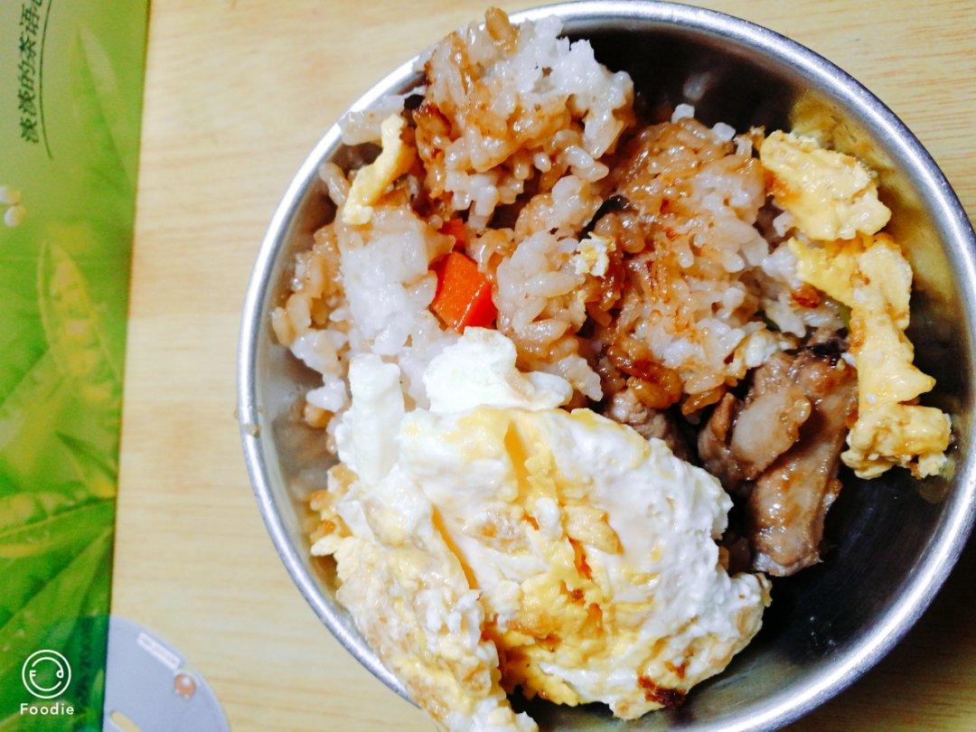 喷香排骨焖饭（爆好吃）