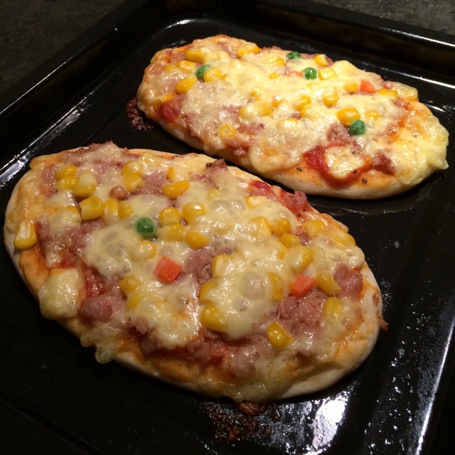 薄饼脆皮火腿pizza