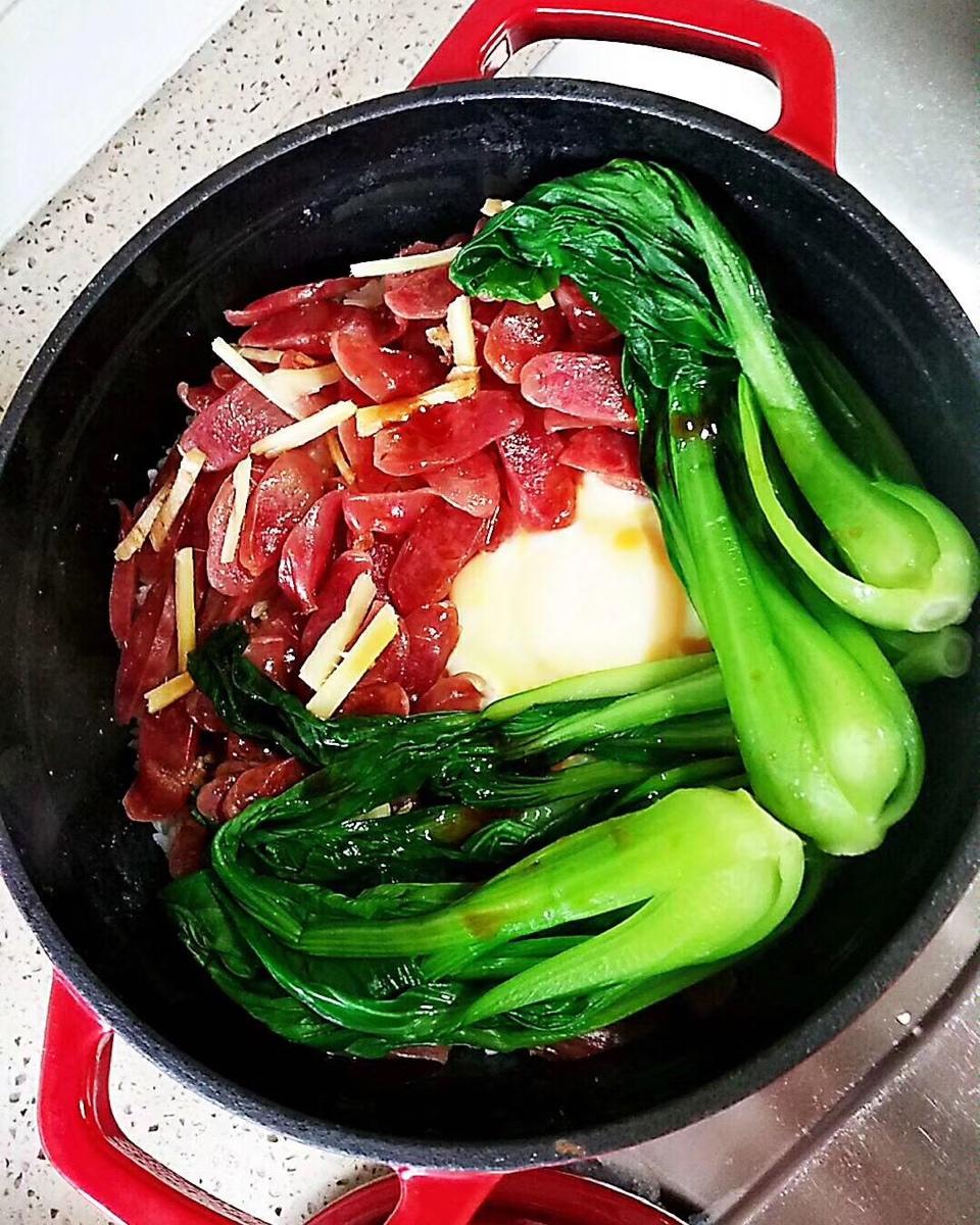 广式腊味煲仔饭