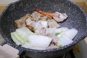 超鲜的冬瓜鸭架汤的做法 步骤4